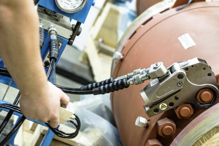 Tightening valve body bolts